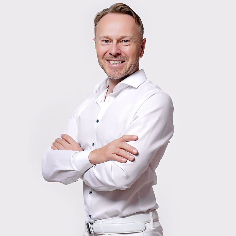Dr. Cezary