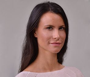 Dr. Henriette