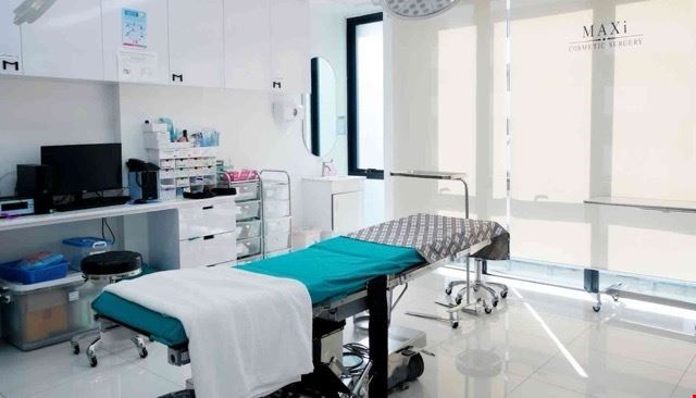 MAXI Cosmetic Surgery 1